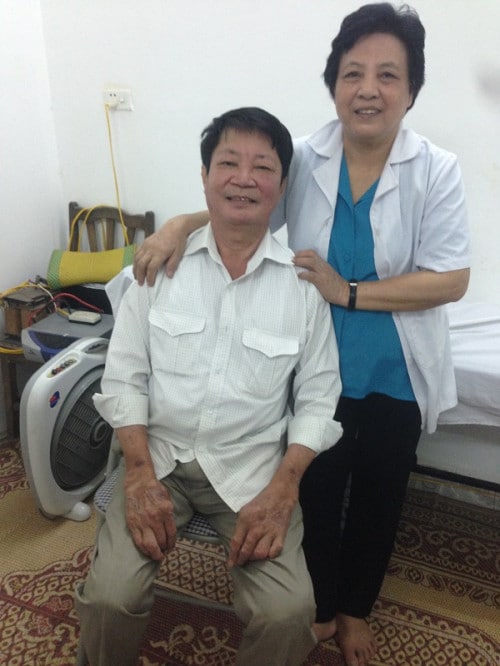 Lương y Đỗ Thị Tuyết Minh và bệnh nhân