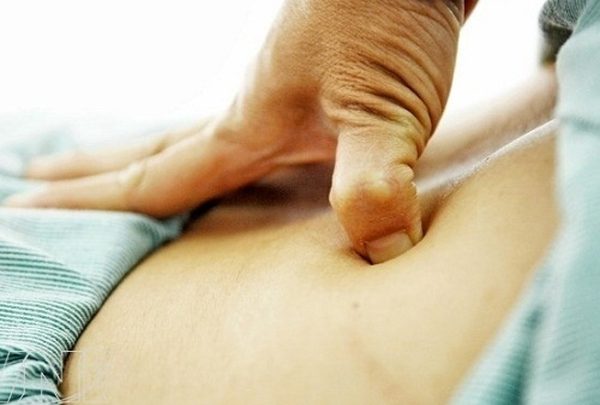 Xoa bóp bấm huyệt giúp giảm đau lưng