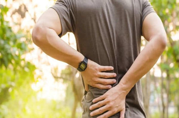 Thoát vị đĩa đệm gây ra các cơn đau ở vùng thắt lưng