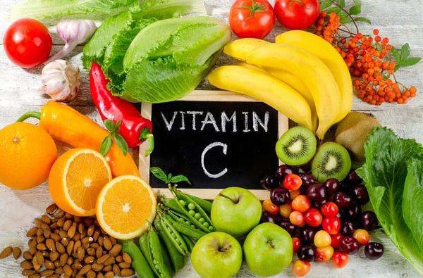 Người bị thoát vị đĩa đệm nên ăn nhiều trái cây giàu vitamin C