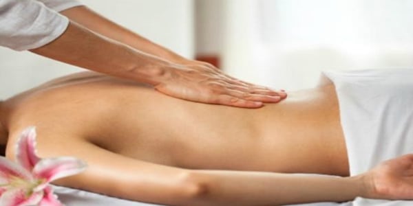 massage điều trị đau lưng