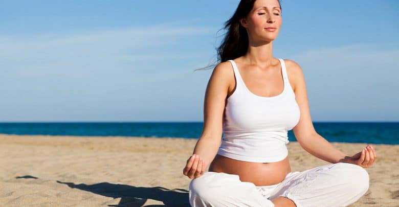 Các bài tập yoga là cách giảm đau lưng hiệu quả cho bà bầu