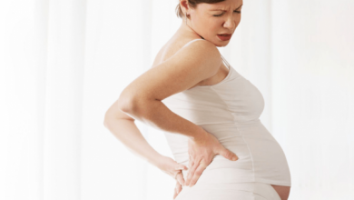 Đau lưng khi mang thai có thể do nhiều nguyên nhân gây ra