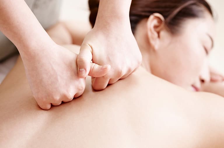 Cách massage giảm đau lưng hiệu quả