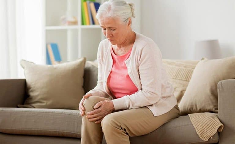cách chữa đau khớp gối ở người già tại nhà