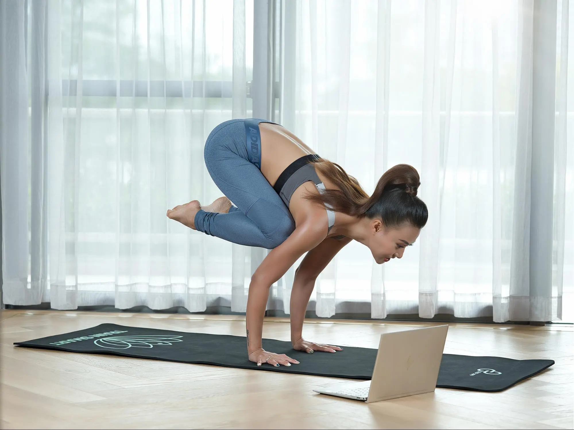 Chấn thương cổ tay thường gặp khi tập yoga