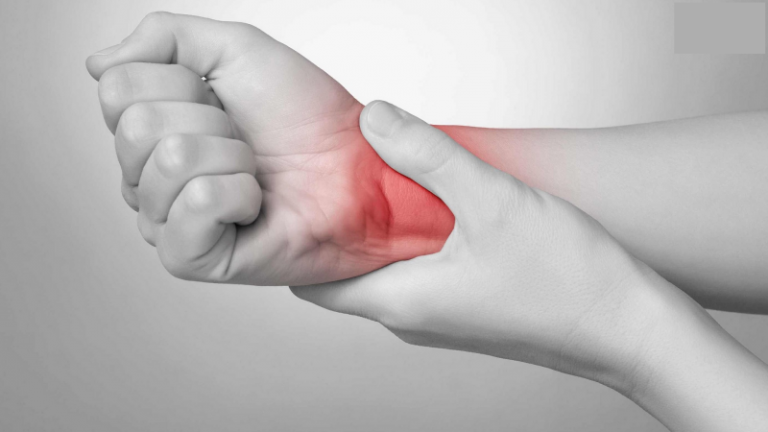 Cổ tay là bộ phận rất dễ bị chấn thương vì phải vận động thường xuyên