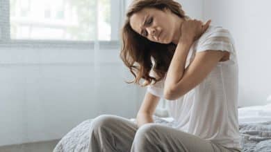 Đau cổ vai gáy khi ngủ dậy: Nguyên nhân, cách phòng tránh và điều trị