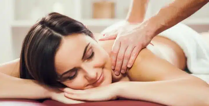 Massage cổ vai gáy