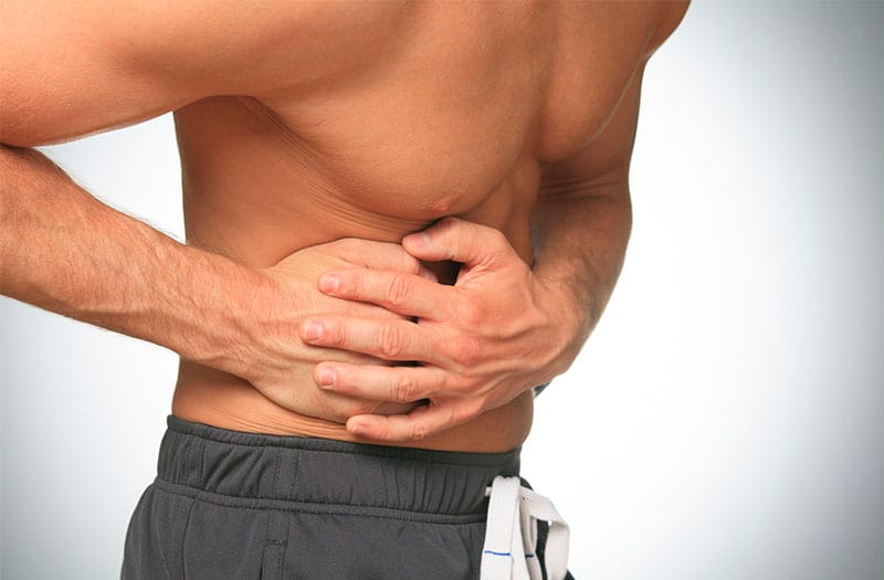Nếu ít nhất một trong các cơ liên sườn bị căng cơ ở khu vực lưng thì người bệnh sẽ cảm thấy đau nhói, khó chịu.
